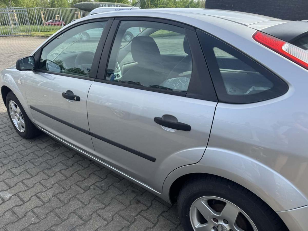 Ford Focus 2 original T&uuml;r hinten links Polar Silber Flie&szlig;heck Rohbau Bj.2005